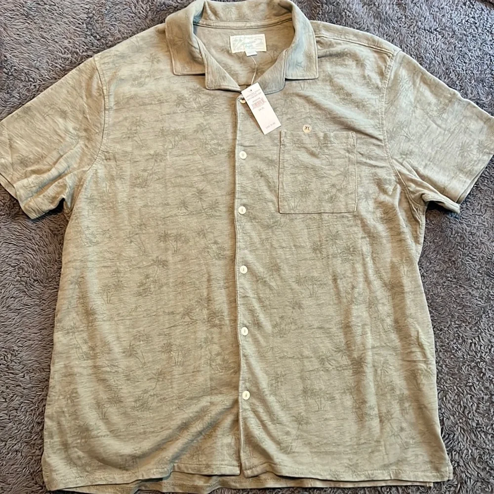 American Eagle Button Up - Green Short Sleeved Palm Trees - Picture 1 of 3
